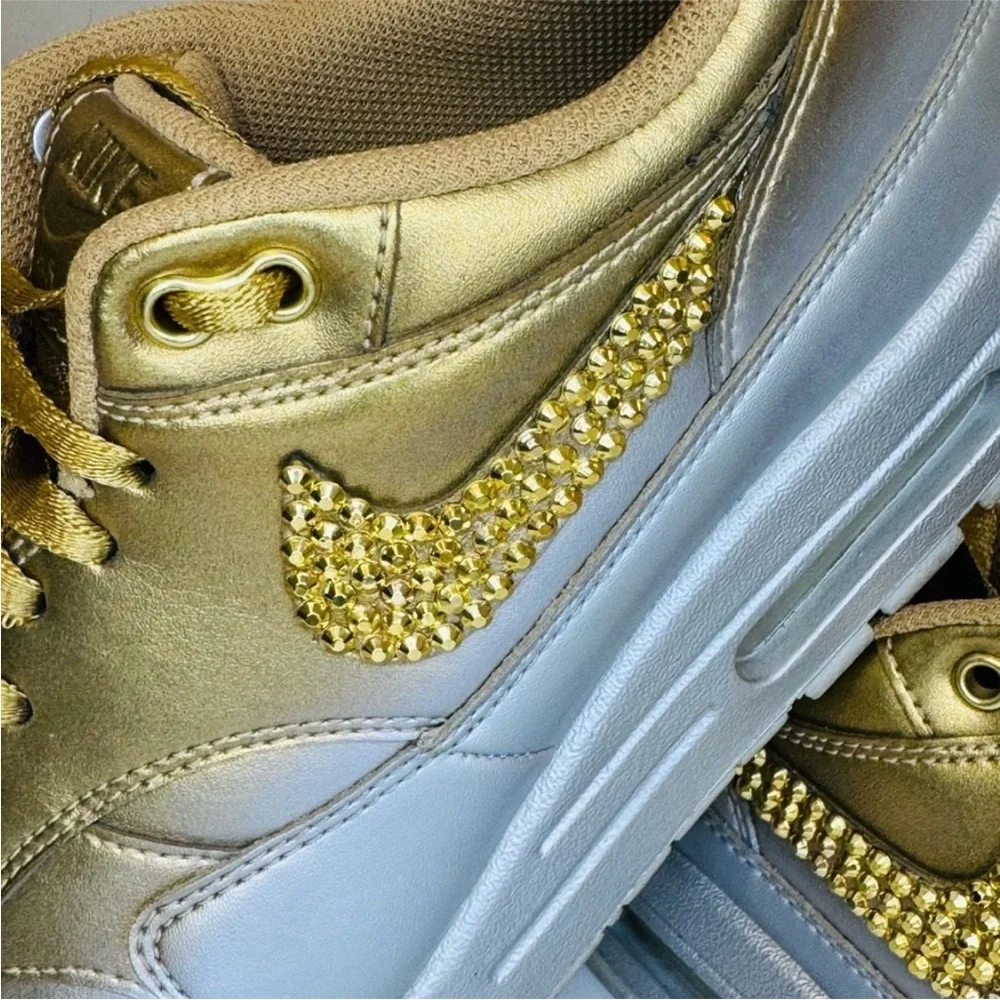 NIKE: Air Max 1 LX Metallic Gold Platinum Customized Rhinestone - Picture 2 of 6